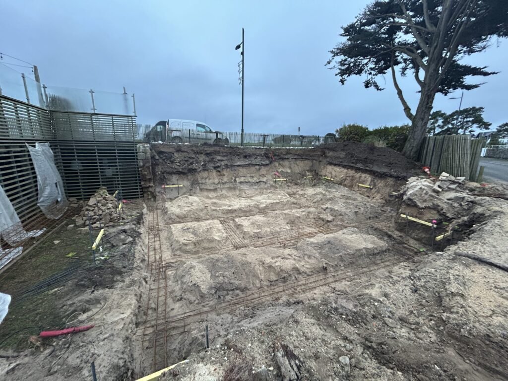 Terrassement des fondations et semelles avant travaux VRD à Crac'h